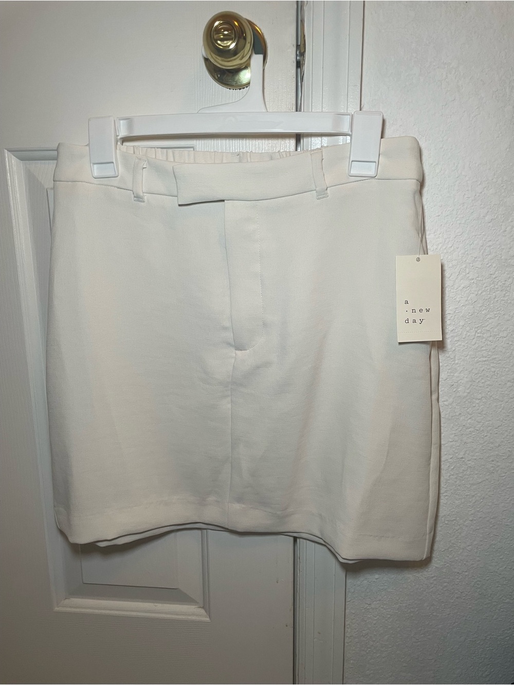 New Women’s Size Medium Cream Pencil Skirt Woven Poly Zip, A New Day